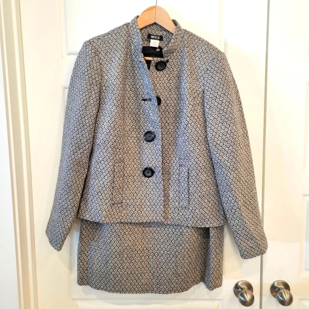 WOMEN'S GREY AND BLACK METRO STYLE SKIRT SUIT SET SIZE 12 - Picture 5 of 16